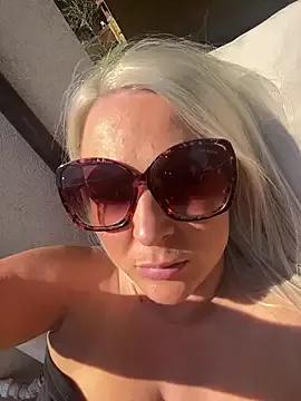 Photos of Bustyblondebabe32 from StripChat is Freechat