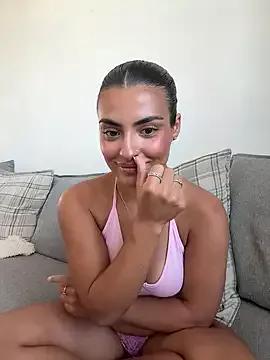 Photos of cute_carly_ from StripChat is Freechat